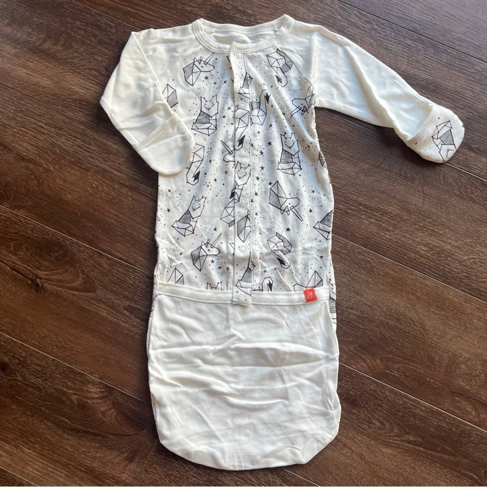 NWOT Goumi Kids Faces In Stars Baby Gown SZ 6-9mo Bamboo Sleeper HTF Wee Gallery